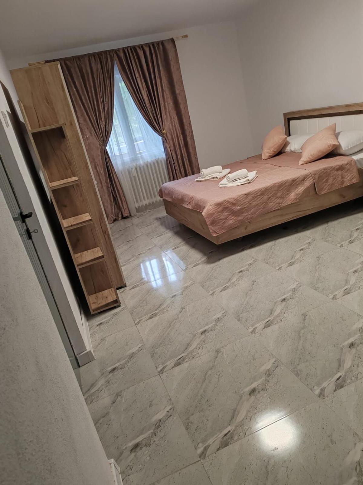 Garsoniera G3 Apartment Craiova Ngoại thất bức ảnh