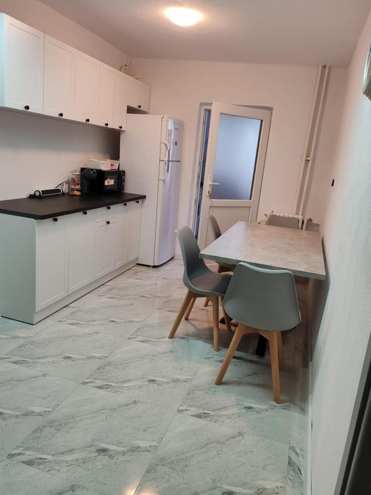 Garsoniera G3 Apartment Craiova Ngoại thất bức ảnh